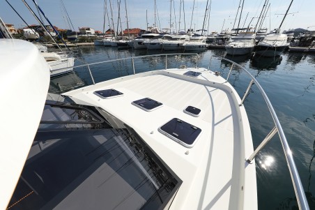 Cobra Yachts Futura 40 Grand Horizon Muneca