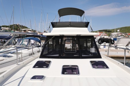 Cobra Yachts Futura 40 Grand Horizon Muneca