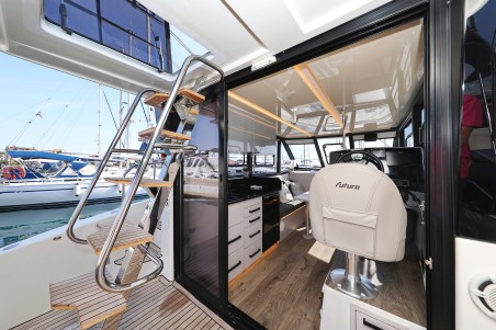 Cobra Yachts Futura 40 Grand Horizon Muneca