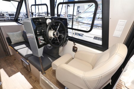 Cobra Yachts Futura 40 Grand Horizon Muneca