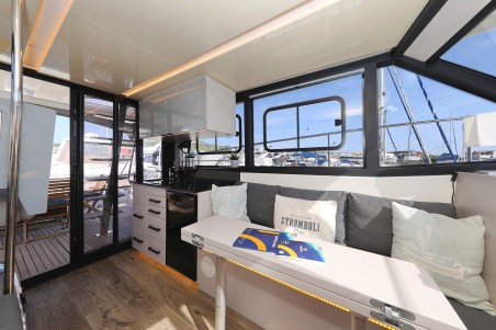 Cobra Yachts Futura 40 Grand Horizon Muneca