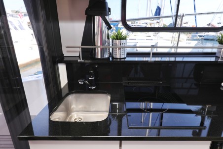 Cobra Yachts Futura 40 Grand Horizon Muneca