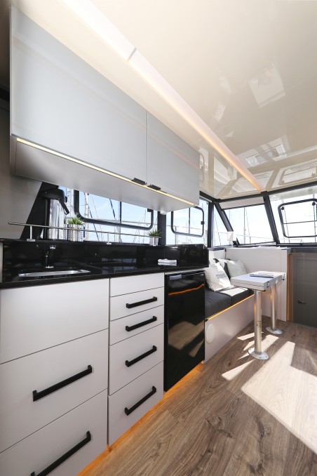 Cobra Yachts Futura 40 Grand Horizon Muneca