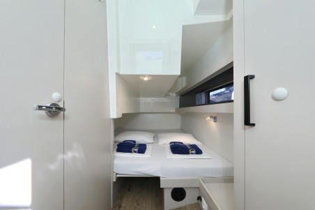 Cobra Yachts Futura 40 Grand Horizon Muneca