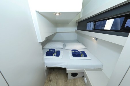 Cobra Yachts Futura 40 Grand Horizon Muneca