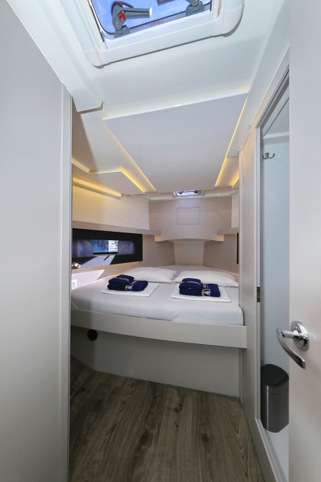 Cobra Yachts Futura 40 Grand Horizon Muneca