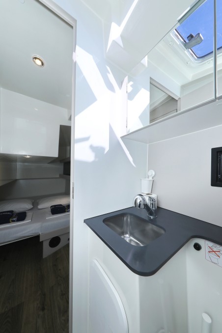 Cobra Yachts Futura 40 Grand Horizon Muneca