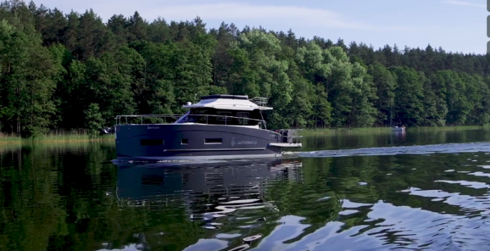 Cobra Yachts Futura 40 Grand Horizon Nanda*