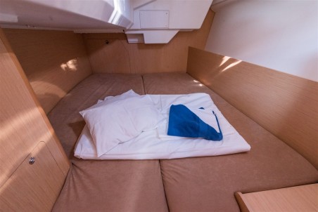 Oceanis 38 - 3 cab. | Yacht Charter Croatia | Travelboat