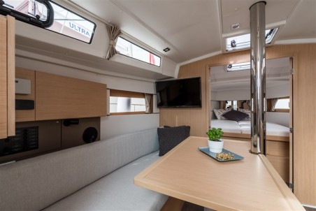 Bénéteau Oceanis 38.1 Cvita