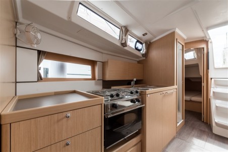 Bénéteau Oceanis 38.1 Cvita