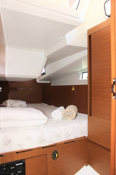 Jeanneau Sun Odyssey 490 - 4 + 1 cab. None