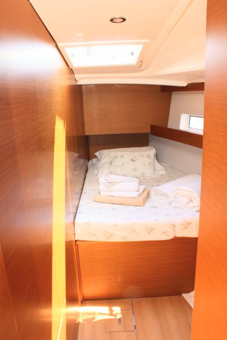 Jeanneau Sun Odyssey 490 - 4 + 1 cab. None