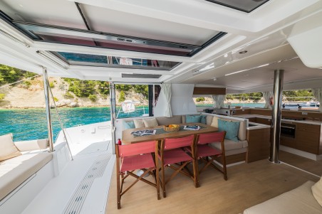 Catana Group Bali 4.2 - 4 + 1 cab. Au Soleil
