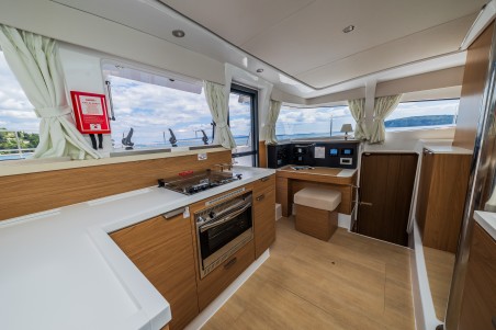 Catana Group Bali 4.2 - 4 + 1 cab. Au Soleil