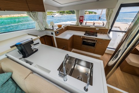 Catana Group Bali 4.2 - 4 + 1 cab. Au Soleil