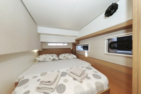 Catana Group Bali 4.2 - 4 + 1 cab. Au Soleil