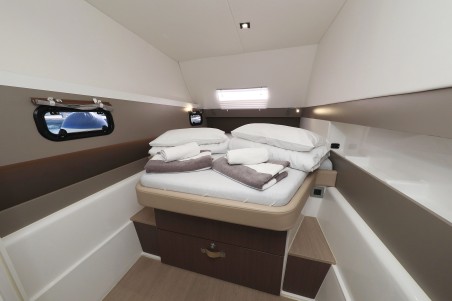 Catana Group Bali 4.3 MY - 4 + 1 cab Sierra