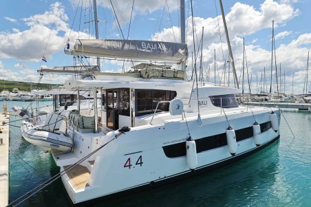 Catana Group Bali 4.4 - 4 + 1 cab. Breeze