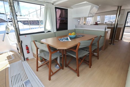 Catana Group Bali 4.4 - 4 + 1 cab. Breeze