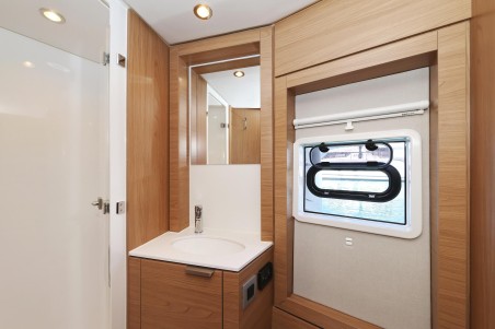 Catana Group Bali 4.4 - 4 + 1 cab. Breeze