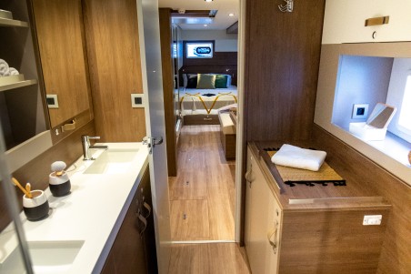 Catana Group Bali 4.4 - 4 + 1 cab. Eileen