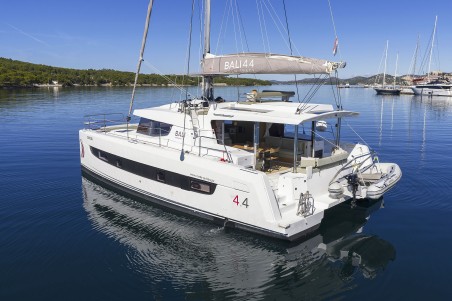 Catana Group Bali 4.4 - 4 + 1 cab. Mela