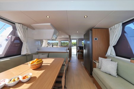 Catana Group Bali 4.4 - 4 + 1 cab. Mela