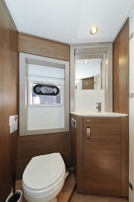 Catana Group Bali 4.4 - 4 + 2 cab. Trinity