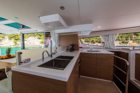 Catana Group Bali 4.6 - 5 + 2 cab. C'est la vie