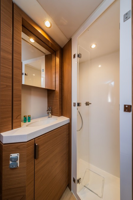 Catana Group Bali 4.6 - 5 + 2 cab. C'est la vie