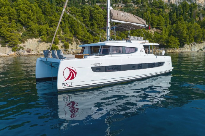 Catana Group Bali 4.8 - 5 + 2 cab La Vie Est Belle