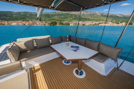 Catana Group Bali 4.8 - 5 + 2 cab Manul