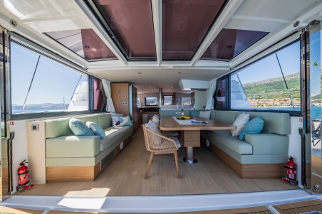 Catana Group Bali 4.8 - 5 + 2 cab Manul