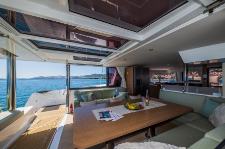 Catana Group Bali 4.8 - 5 + 2 cab Manul