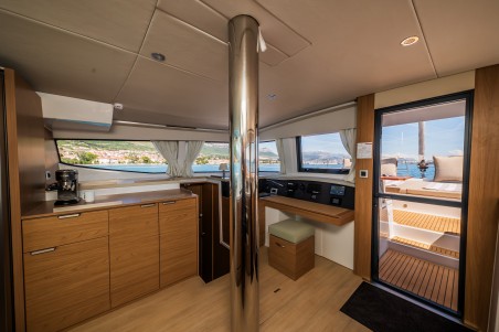 Catana Group Bali 4.8 - 5 + 2 cab Manul