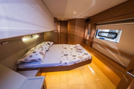 Catana Group Bali 4.8 - 5 + 2 cab Manul