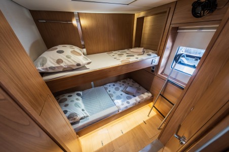 Catana Group Bali 4.8 - 5 + 2 cab Manul