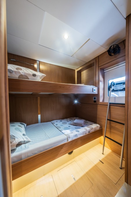 Catana Group Bali 4.8 - 5 + 2 cab Manul