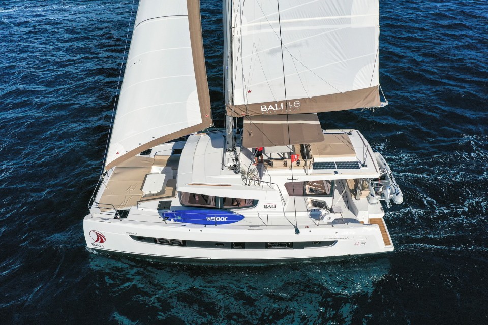 Catana Group Bali 4.8 - 6 cab. Vaya Con Dios