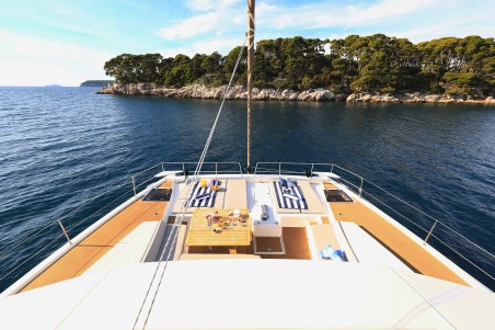 Catana Group Bali 5.4 - 5 cab. EQ Horizon