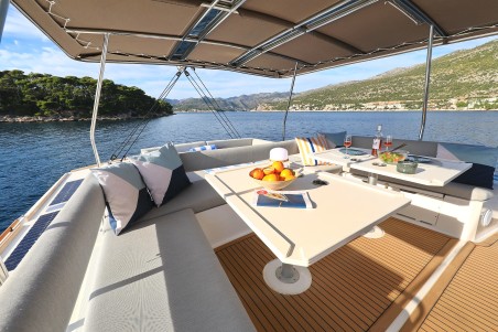 Catana Group Bali 5.4 - 5 cab. EQ Horizon