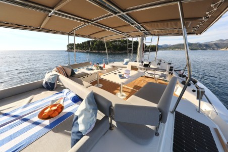 Catana Group Bali 5.4 - 5 cab. EQ Horizon