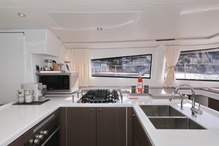 Catana Group Bali 5.4 - 5 cab. EQ Horizon