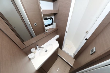 Catana Group Bali 5.4 - 5 cab. EQ Horizon