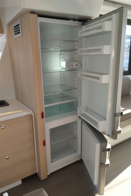 Catana Group Bali 4.1 - 4 + 1 cab. Testa