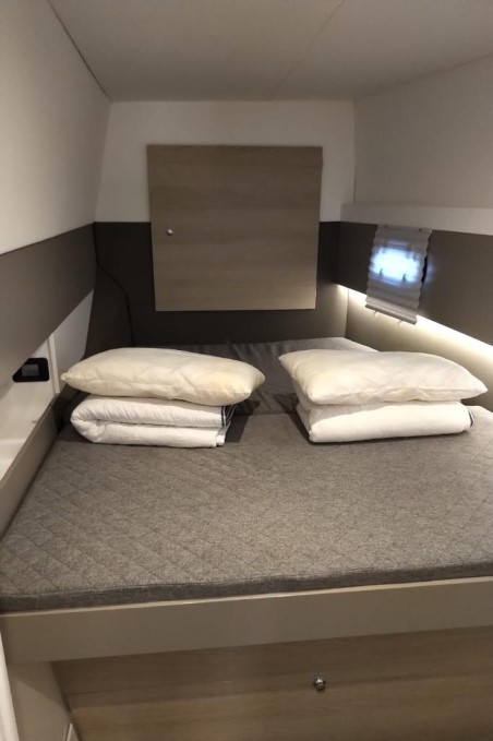 Catana Group Bali 4.1 - 4 + 1 cab. Testa