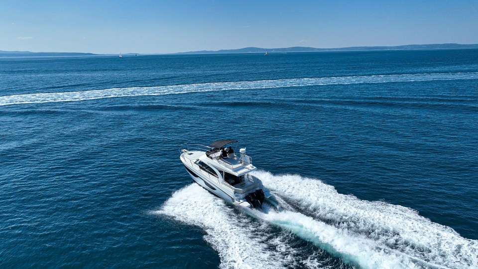 Bénéteau Antares 11 Fly OB Desire