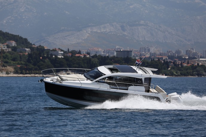 Sealine Sealine C335V Stormi