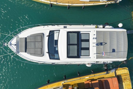 Sealine Sealine C390 Tireless